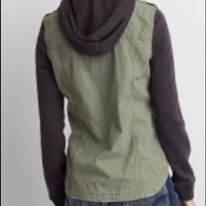 NWOT AE utility jacket with dark grey sleeves/hood